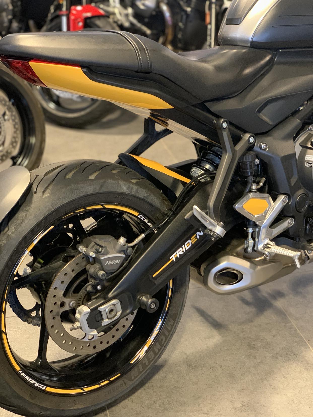 TRIUMPH TRIDENT 2021+ FULL