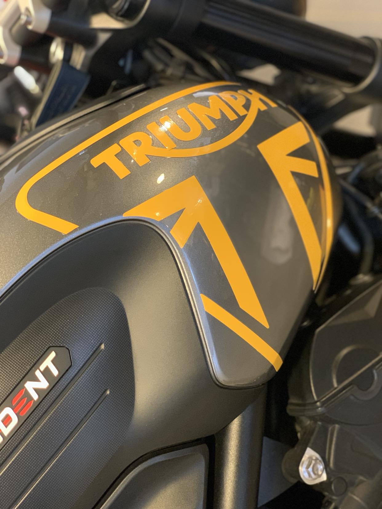 TRIUMPH TRIDENT 2021+ FULL