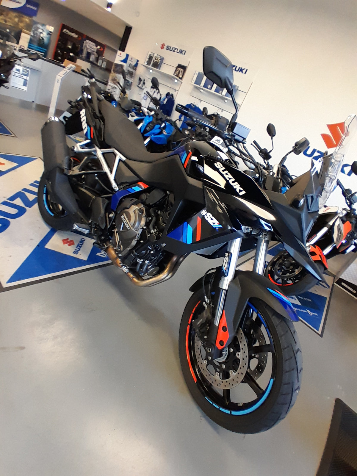 Kit déco Suzuki V-Strom 800 DE / SE 2023+ – 10 graphismes