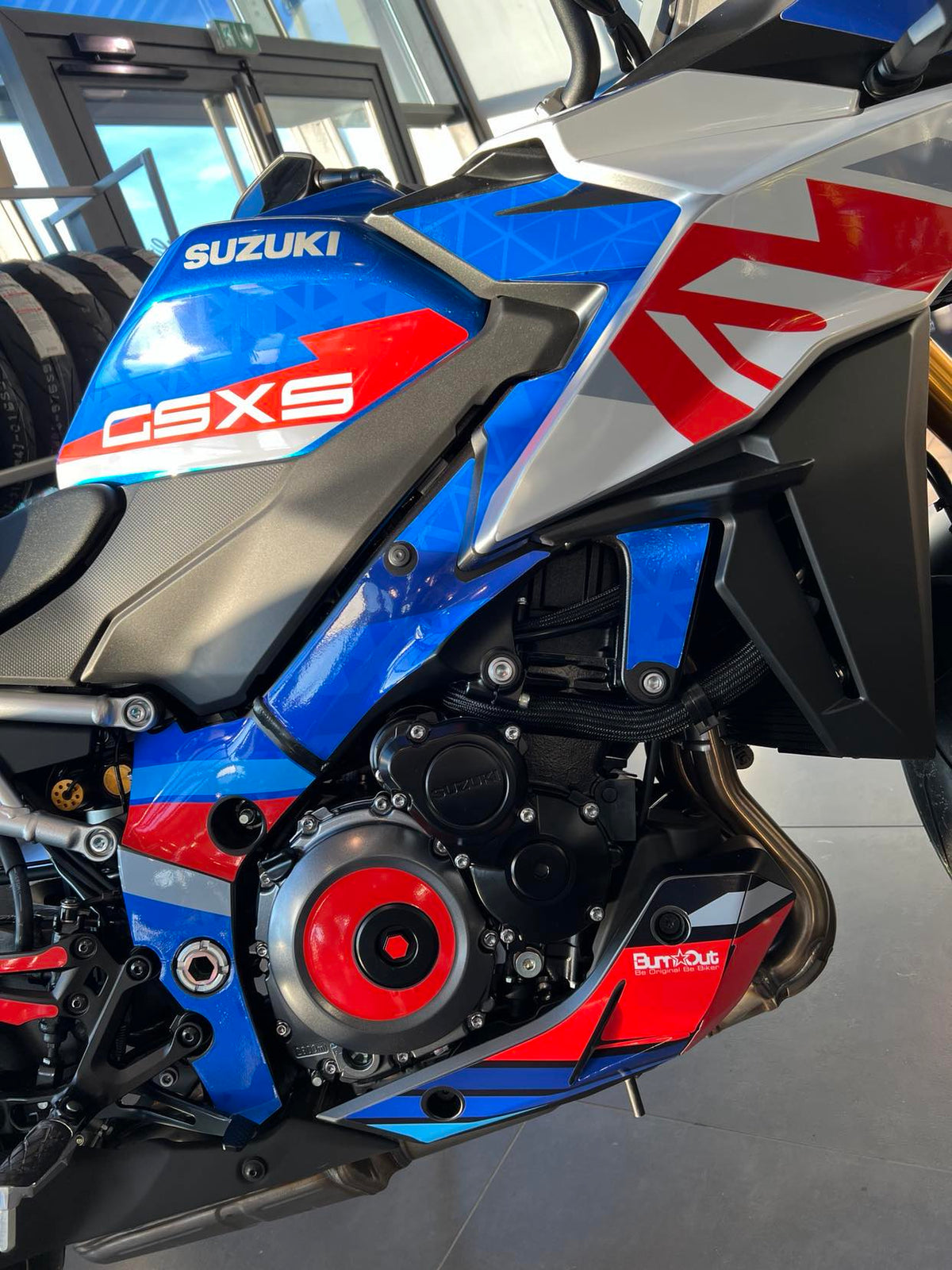 Kit déco Suzuki GSX-S1000GX 2024+ – RACING et SZK