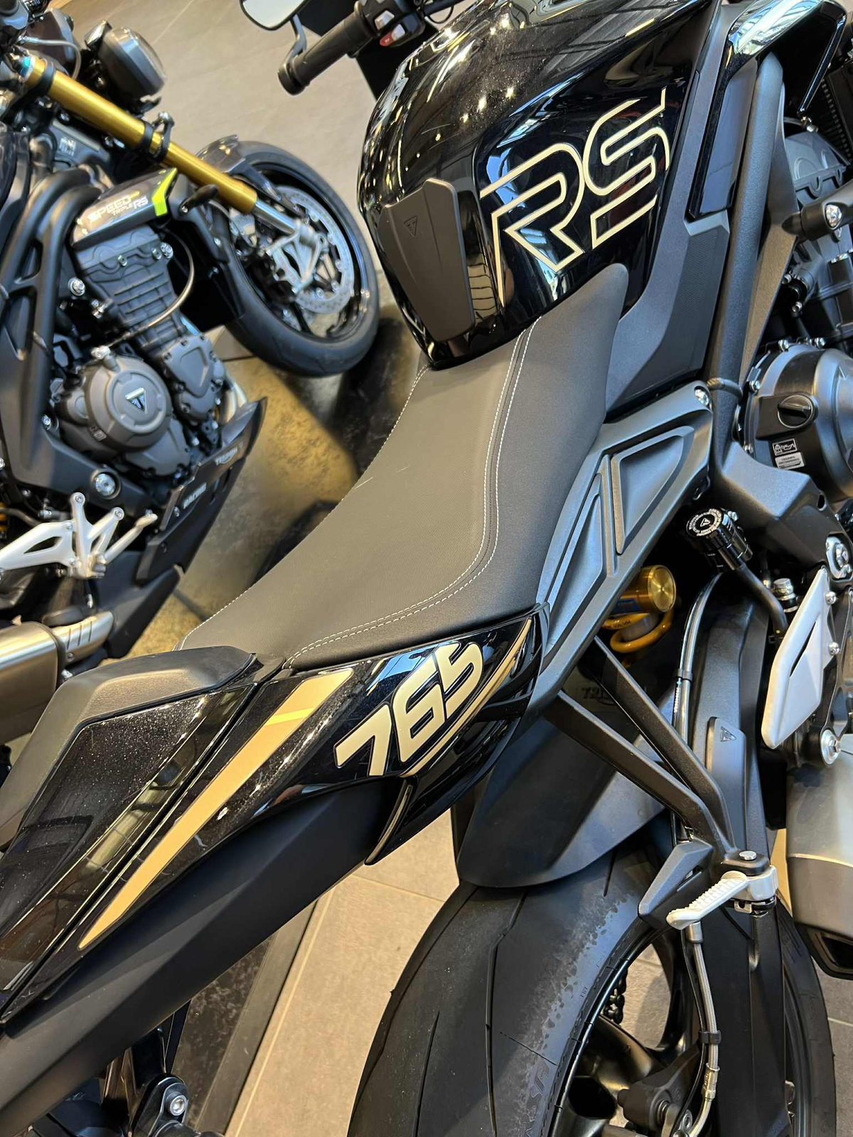 Kit Déco Triumph Street Triple RS 765 Phantom Black ou Granite / Kingfisher Blue (2023+) | Recouvrement