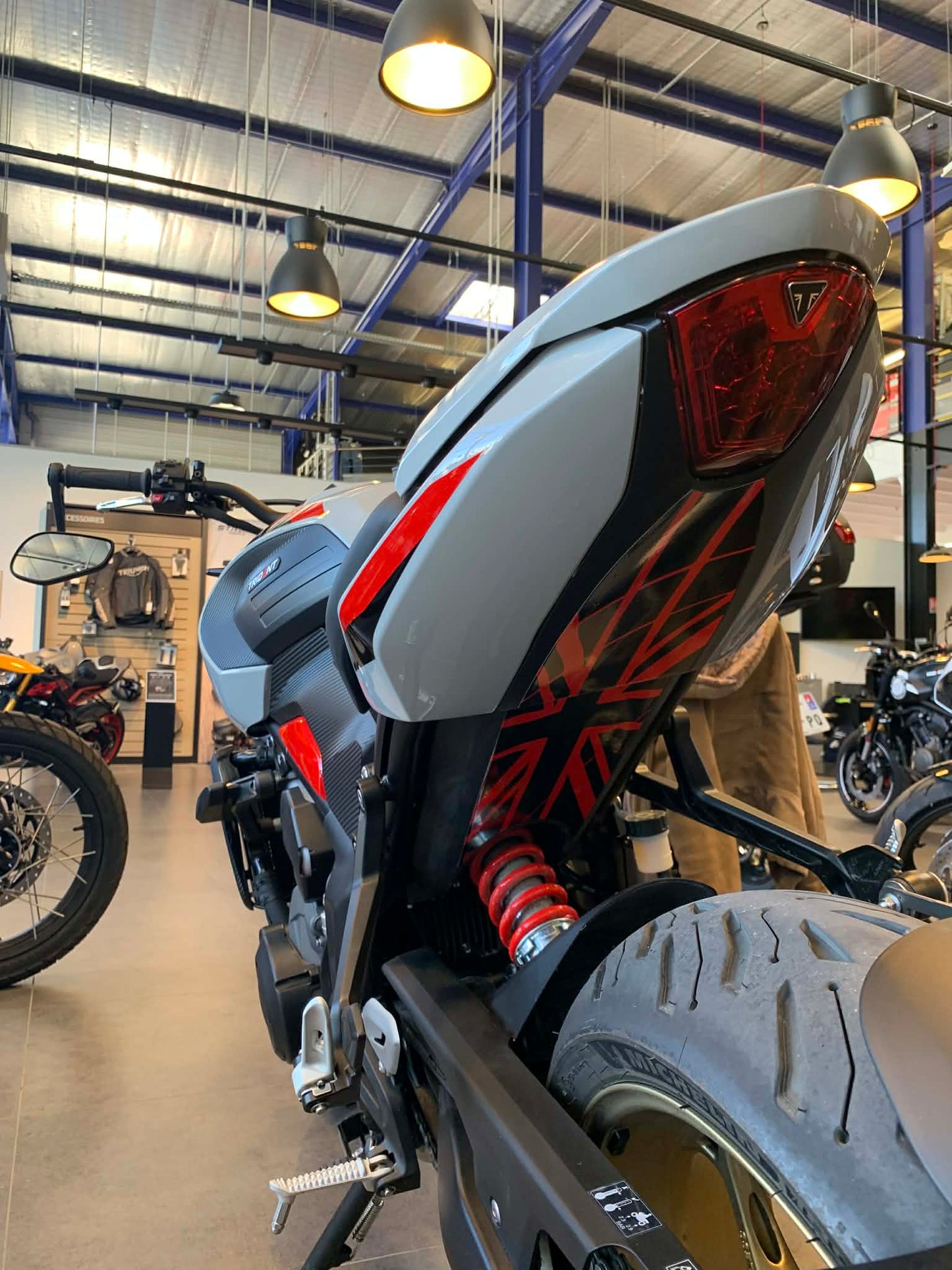 PASSAGES DE ROUE pour la marque TRIUMPH