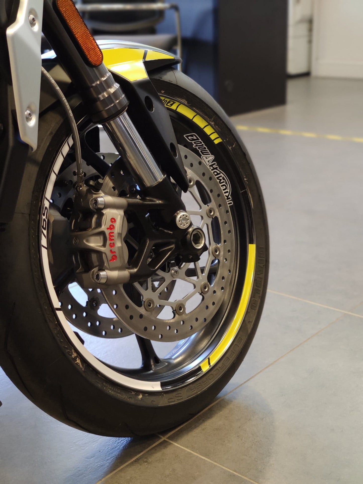 TRIUMPH STREET TRIPLE (2020 - 2022) MOTO 2