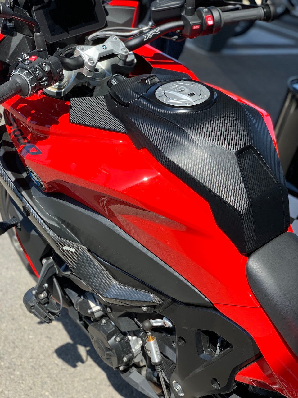 Stickers Carbone Réservoir BMW S1000XR / F900XR (2020+) — Kit Déco Moto