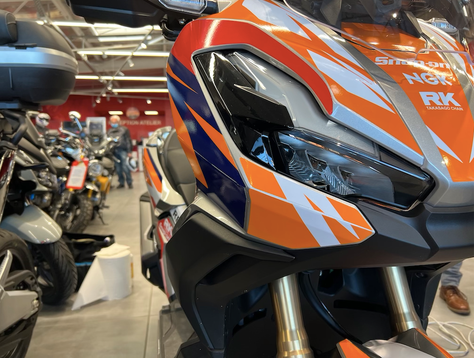 Kit Déco Honda ADV 350 2022+ – 4 Designs Full Cover : REPSOL, DAKAR, CAMO, HRC | Made in France