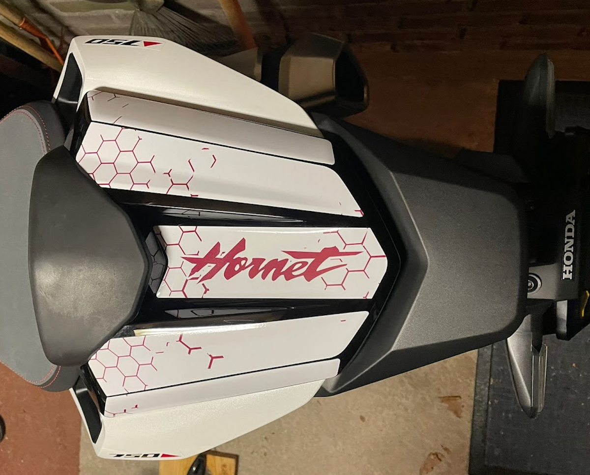 Accessoires Honda Hornet CB 750 (2023+) – Jantes, Protections Réservoir, Capot de Selle, Platines Repose-pieds | Made in France