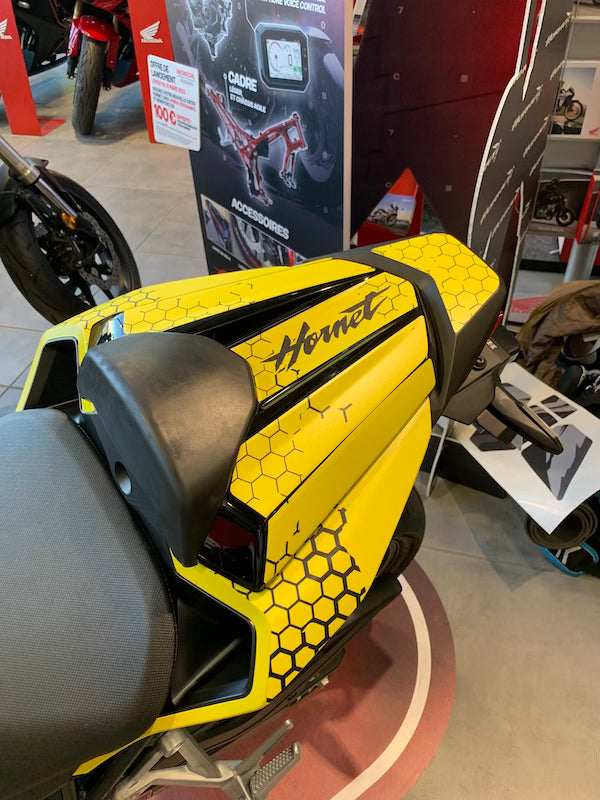 Accessoires Honda Hornet CB 750 (2023+) – Jantes, Protections Réservoir, Capot de Selle, Platines Repose-pieds | Made in France