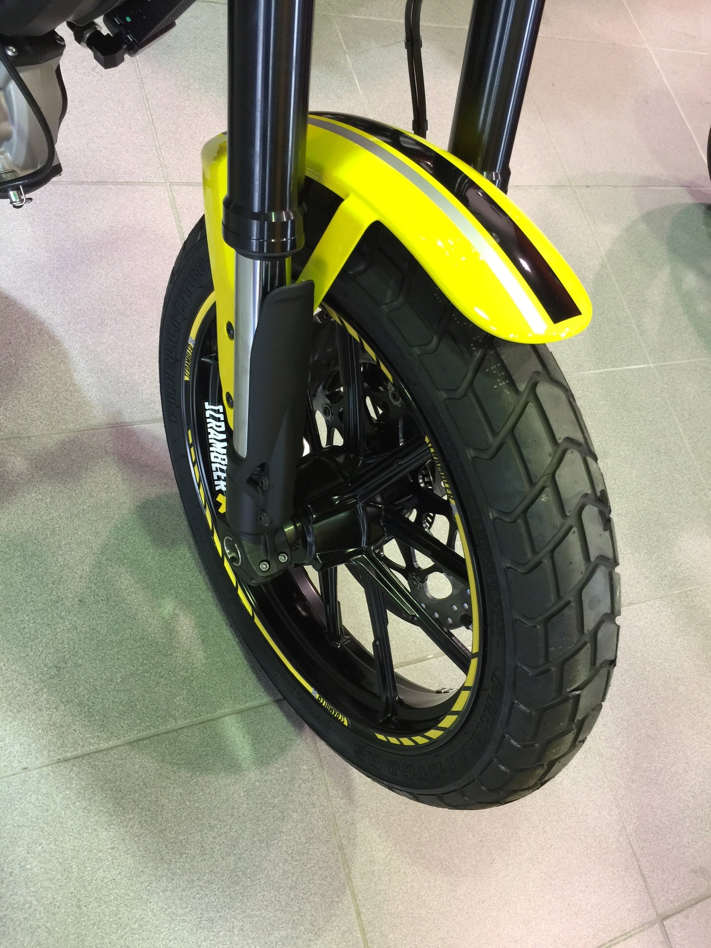 SCRAMBLER 800