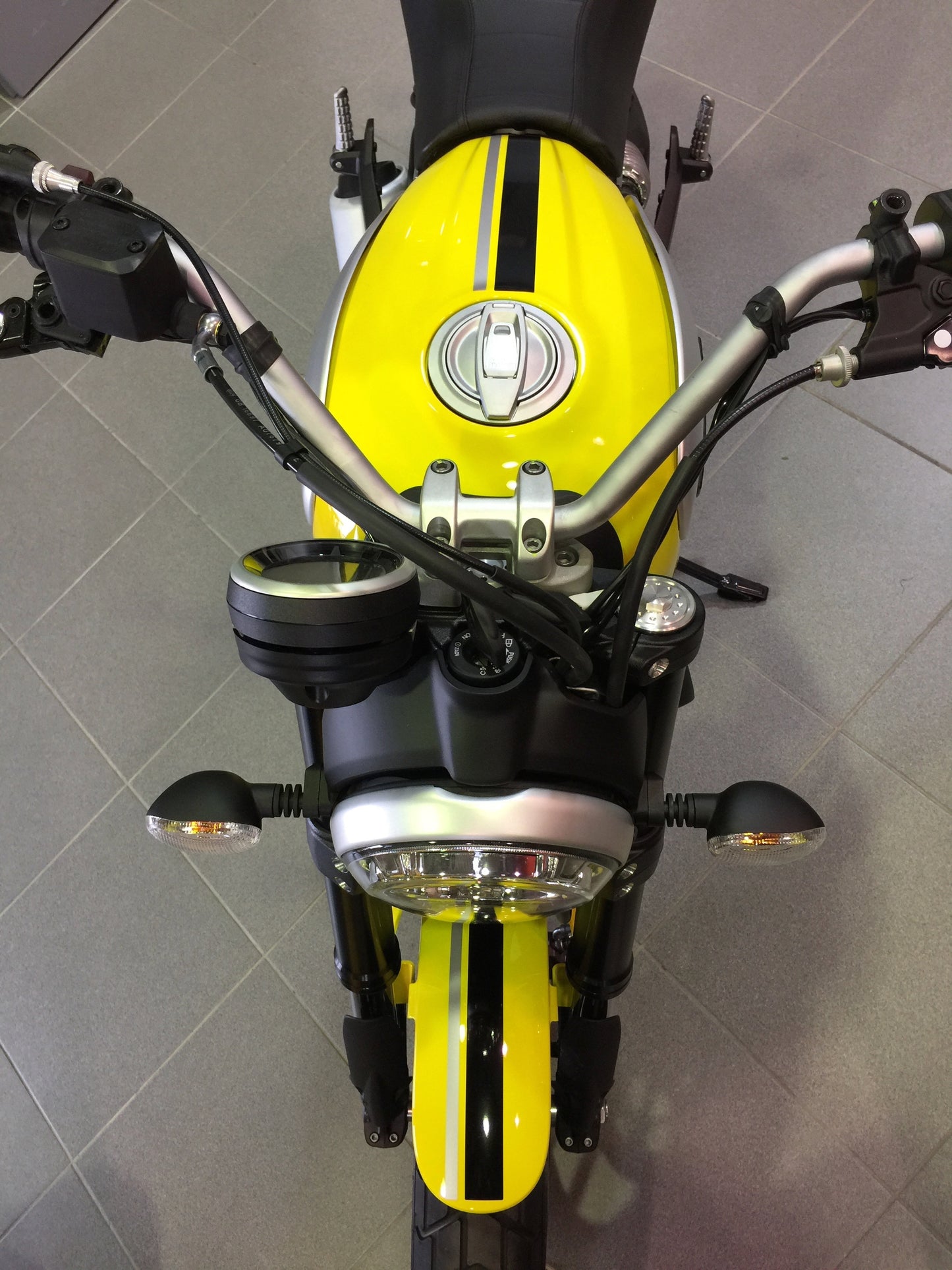 SCRAMBLER 800