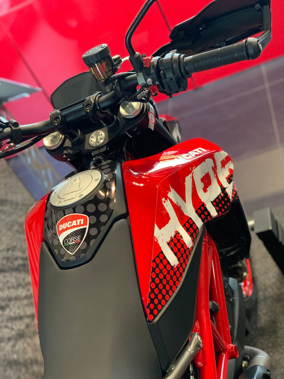 HYPERMOTARD 950