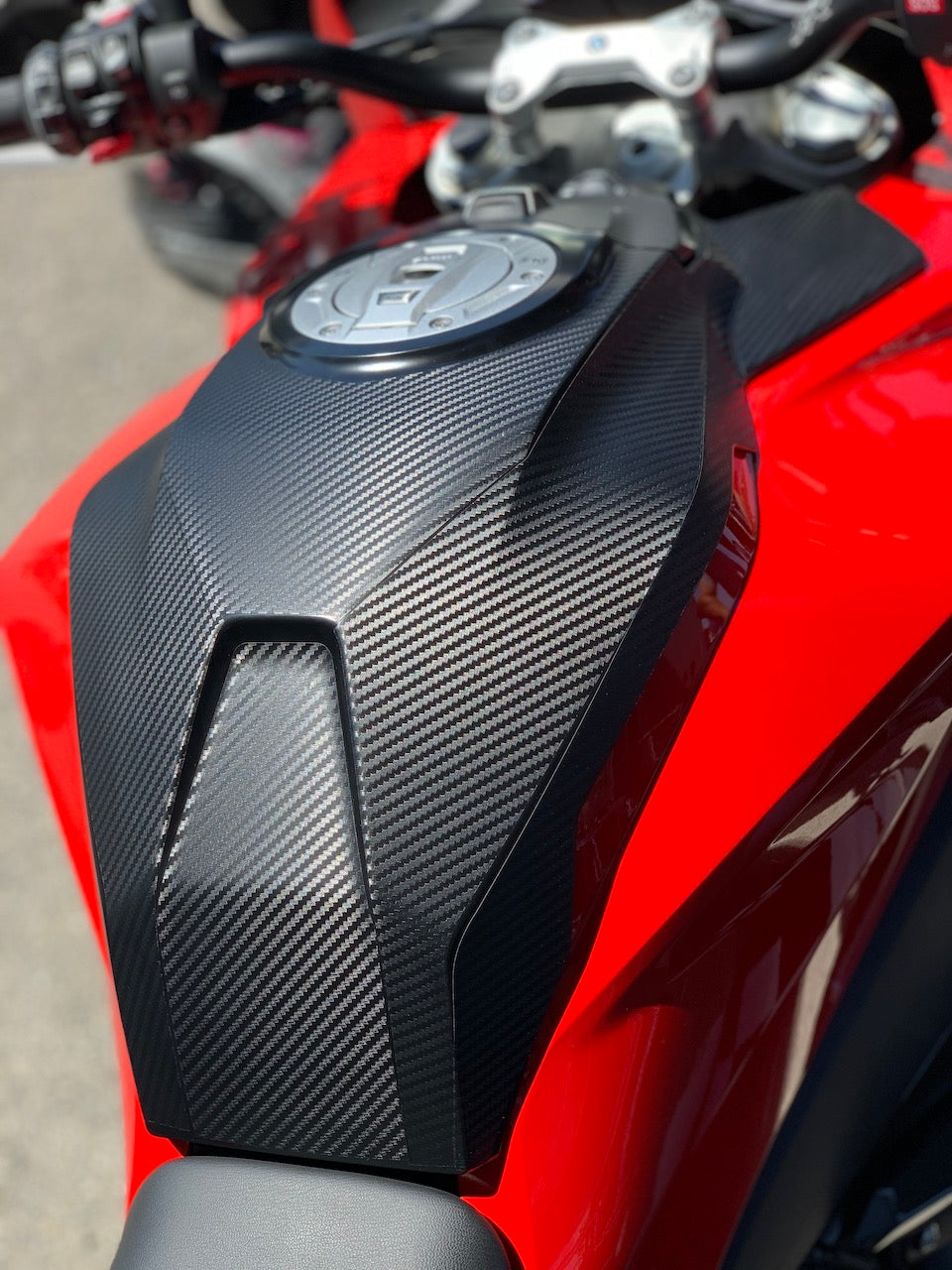 S1000XR ou F900XR (2020+) Stickers Carbone pour Réservoir