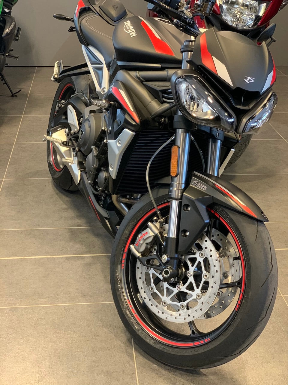 TRIUMPH STREET TRIPLE RS 2020 - 2021 (DEUX couleurs)