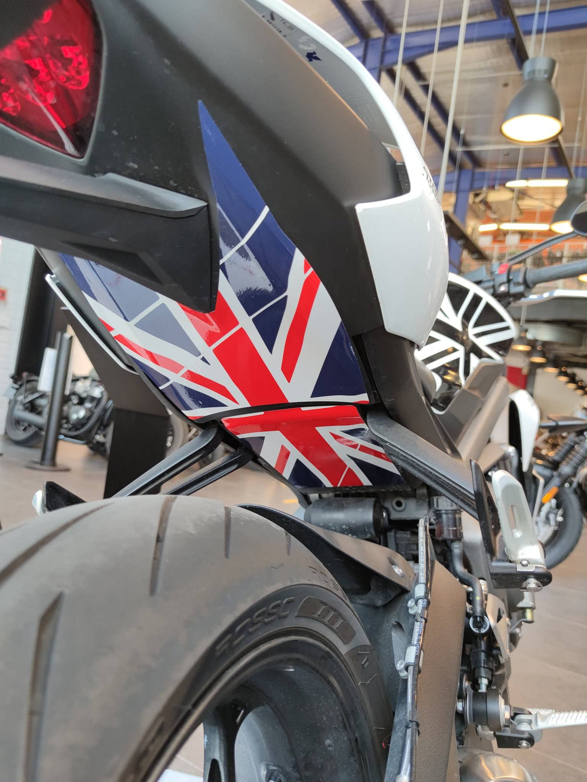 Stickers Passage de Roue Triumph – Street Triple, Trident, Speed RS | Burn-Out-Design