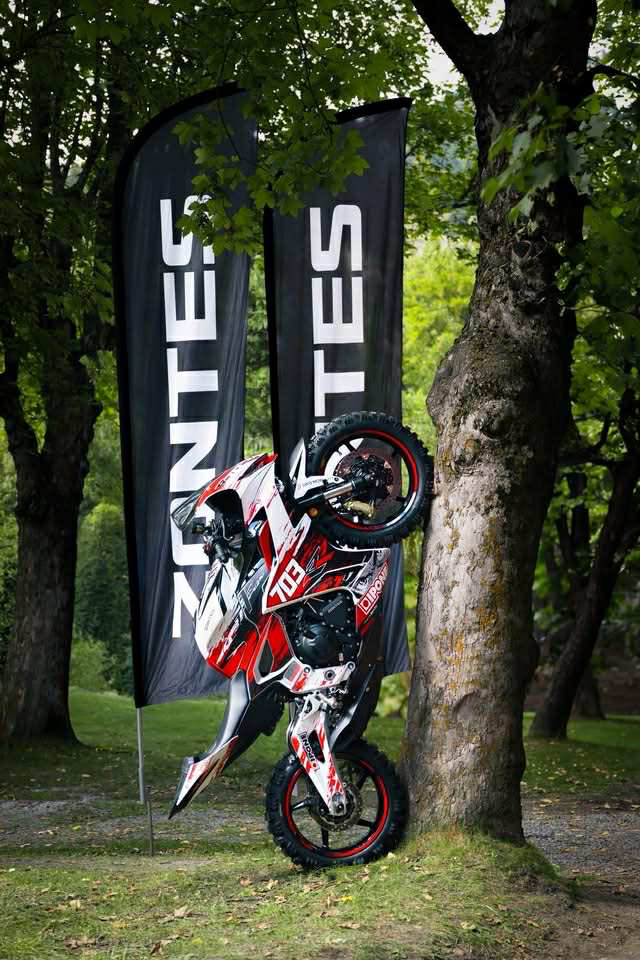 zontes 703 RR BLANC ROUGE IPONE  stickers kits déco burnoutdesign.com