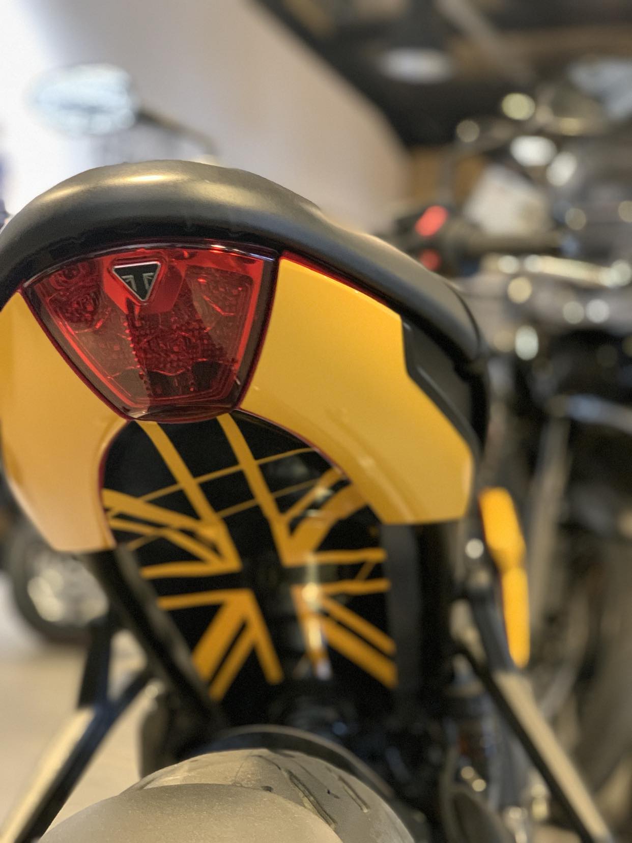 TRIUMPH TRIDENT 2021+ FULL