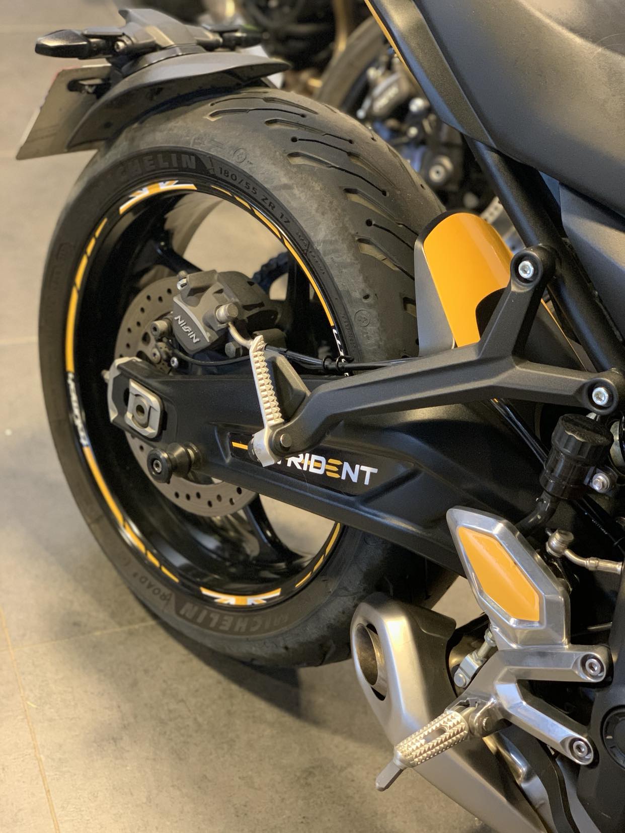 TRIUMPH TRIDENT 2021+ FULL