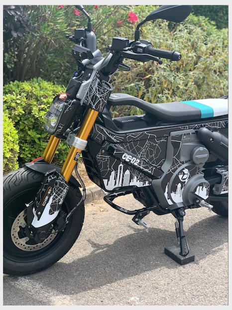 BMW-CE-02-scooter-electrique-electric-personnalisation-kit-deco-stickers-burn-out-design-city-new-york-black-photographie-apres