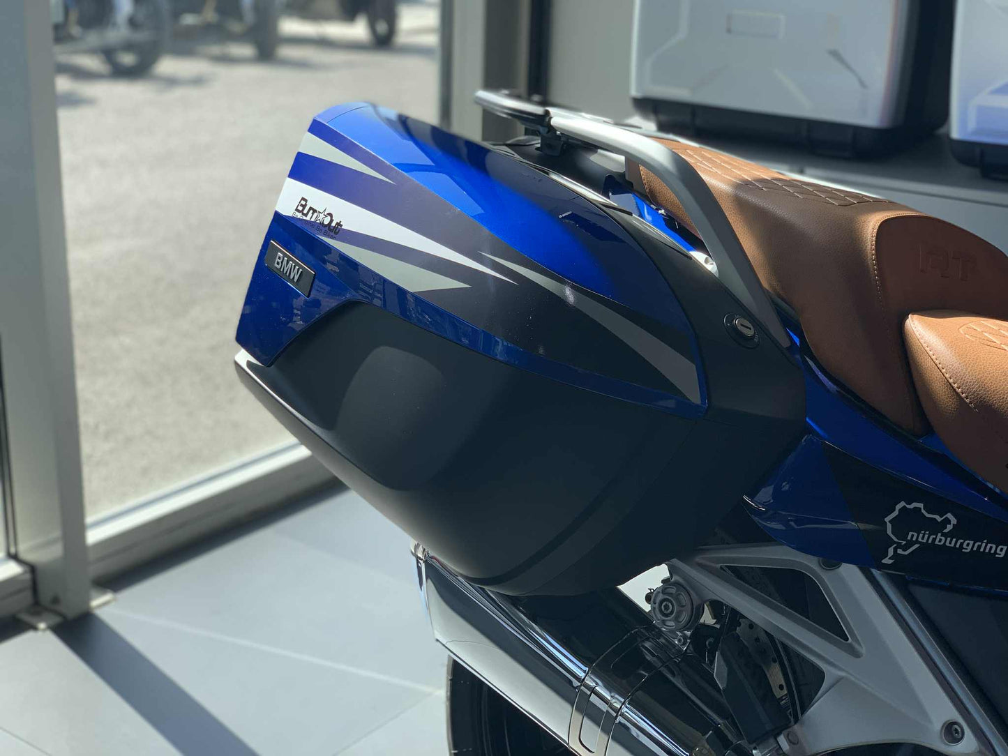 BMW MOTO R 1200 RT / R 1250 RT avec kit déco NURBURGRING Bleu et valises – personnalisation complète Burn-Out Design