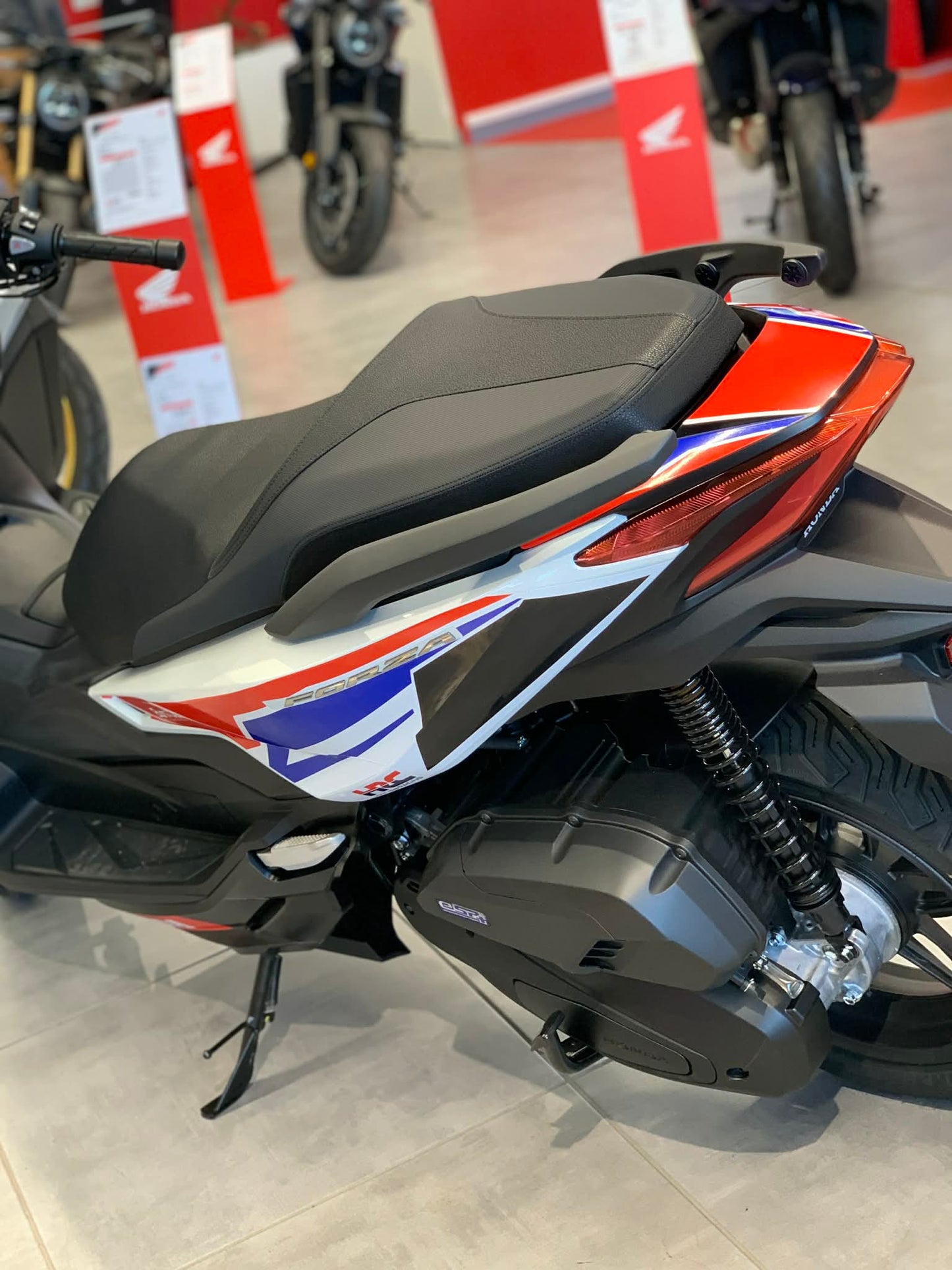 FORZA 125 / 350 (à partir de 2023 +)