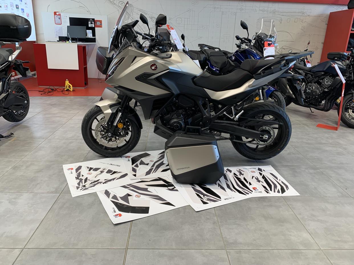 Kit Déco Honda NT1100 (2025+) — Stickers Valises & Jantes | Burn-Out-Design