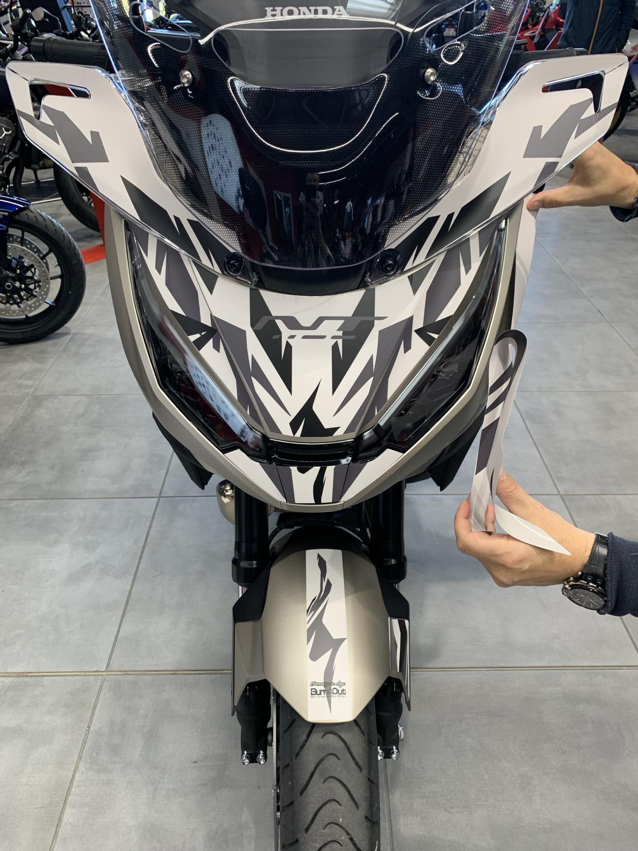 Kit Déco Honda NT1100 (2025+) — Stickers Valises & Jantes | Burn-Out-Design