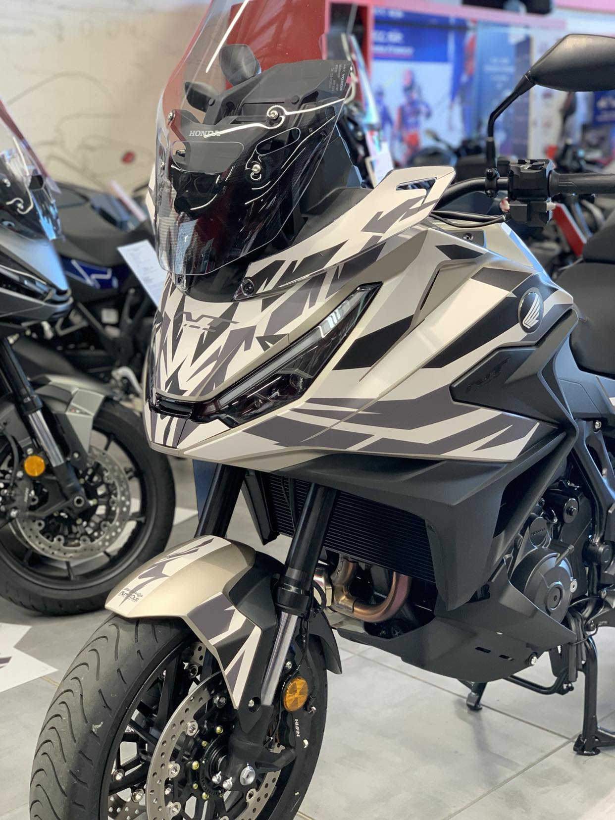 Kit Déco Honda NT1100 (2025+) — Stickers Valises & Jantes | Burn-Out-Design