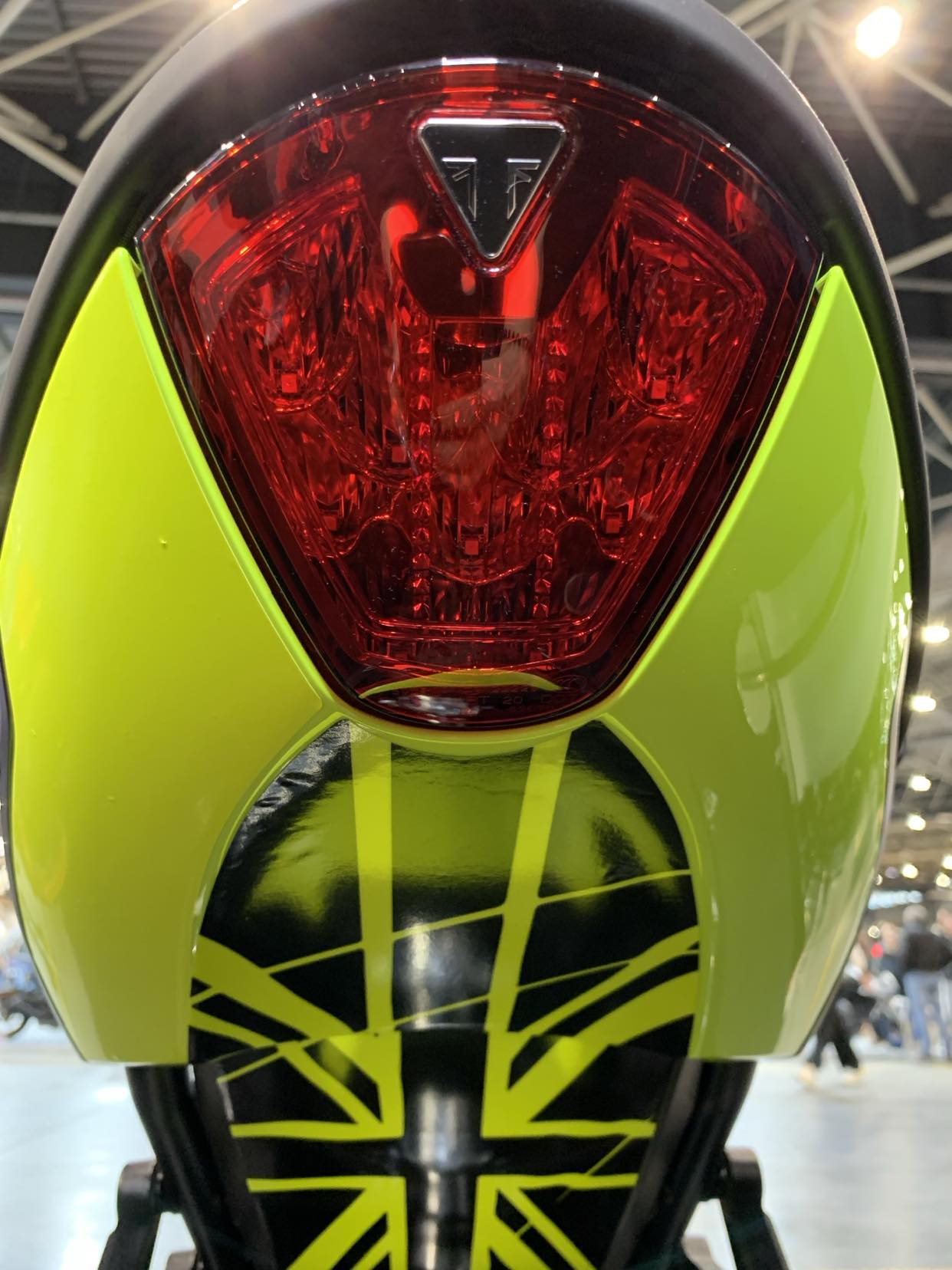 TRIUMPH :  PASSAGES DE ROUE