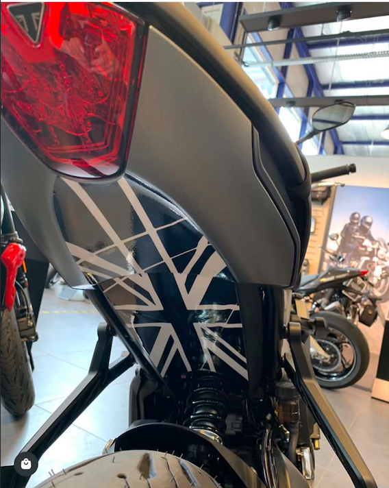Stickers Passage de Roue Triumph – Street Triple, Trident, Speed RS | Burn-Out-Design