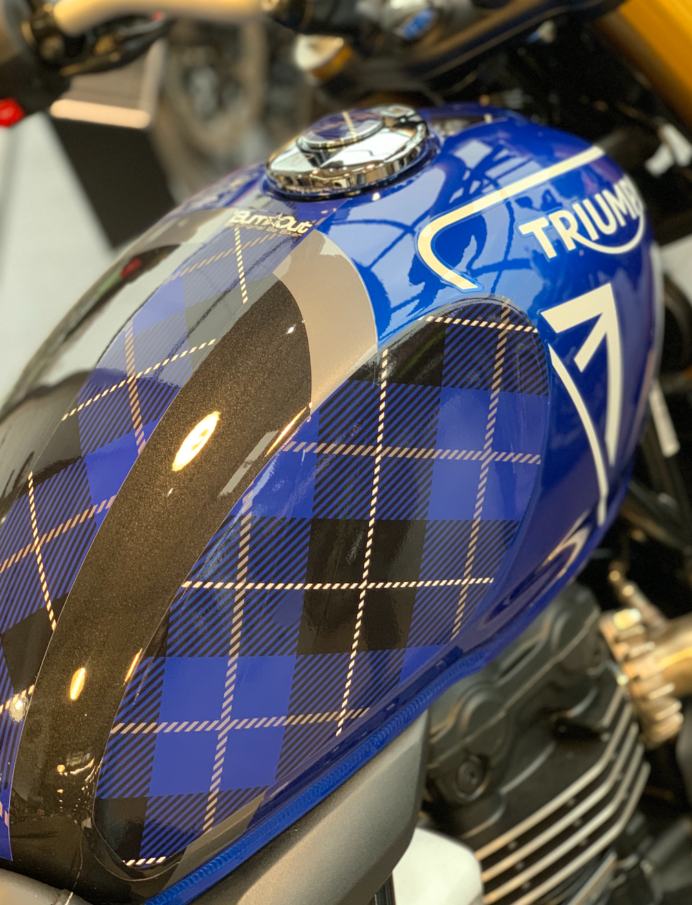 TRIUMPH SPEED 400 HIGHLANDS kit deco stickers personnalisation burn out design protection