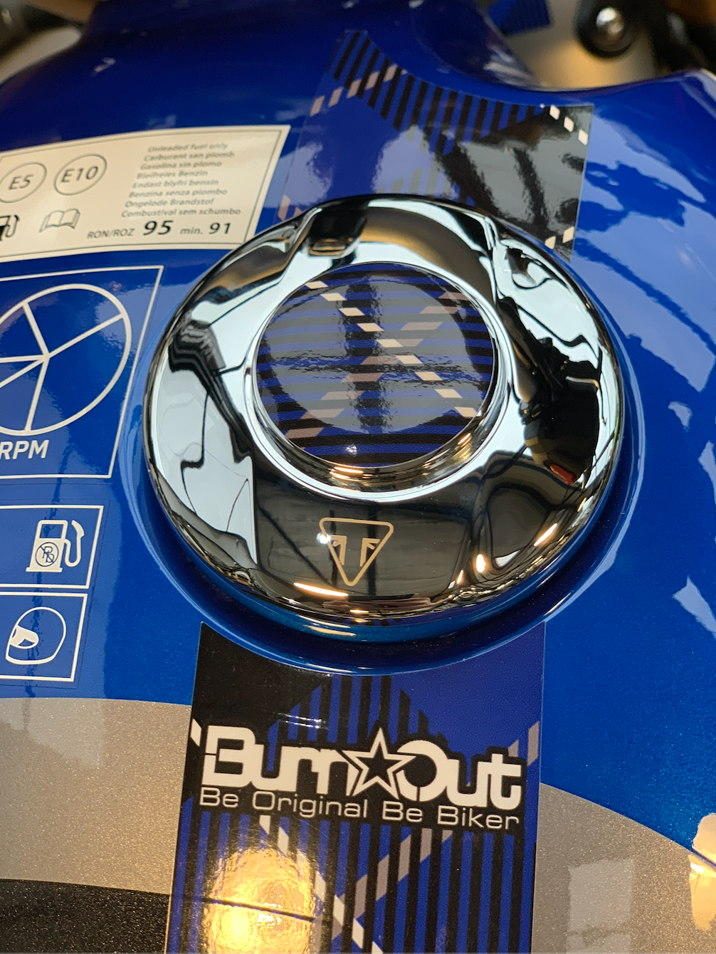 TRIUMPH SPEED 400 HIGHLANDS kit deco stickers personnalisation burn out design 