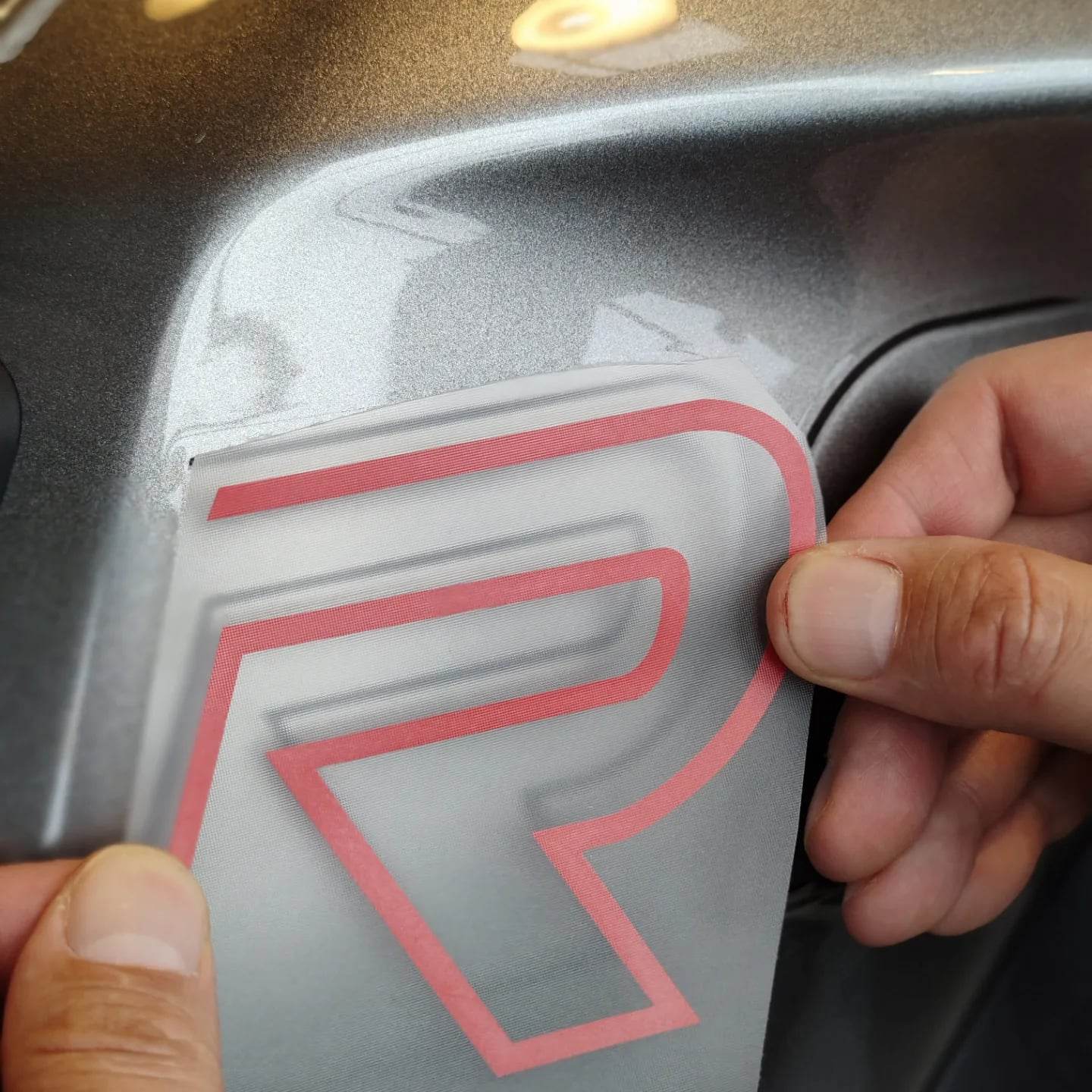 TRIUMPH-street-triple-R-765-personnalisation-kit-deco-stickers-cover-rouge-brillant-photographie-R
