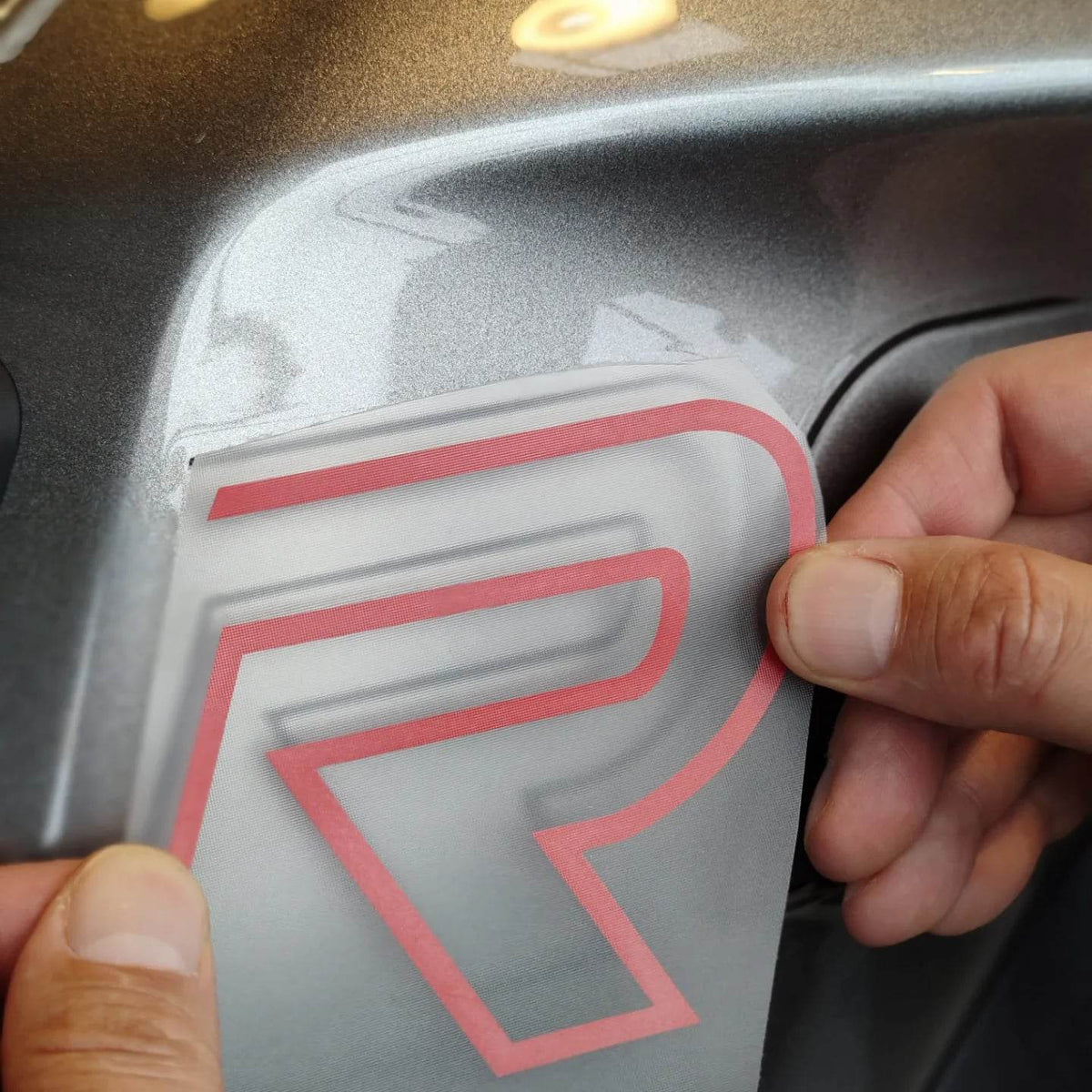 TRIUMPH-street-triple-R-765-personnalisation-kit-deco-stickers-cover-rouge-brillant-photographie-R