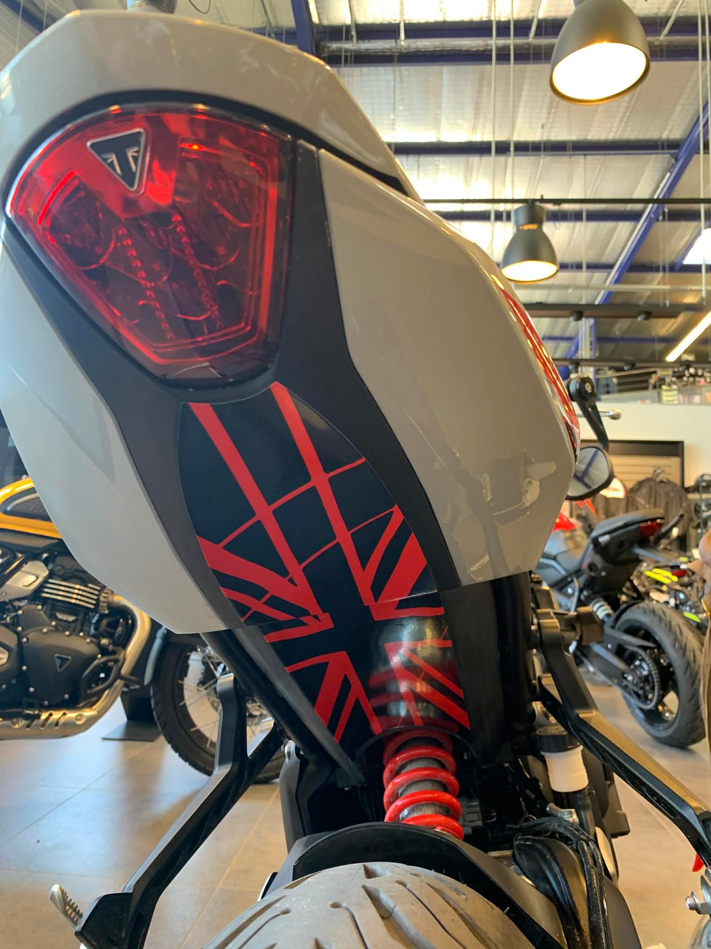 PASSAGES DE ROUE pour la marque TRIUMPH
