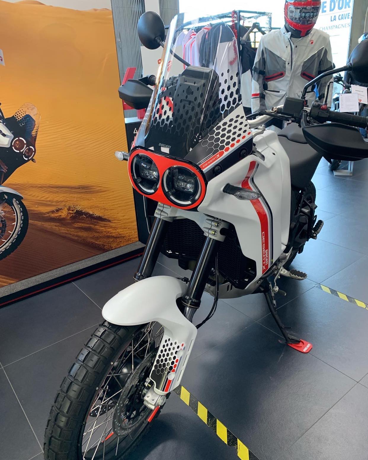 Exquis Desert X Accessoires Déflecteur latéral de moto pour Ducati Desertx  2022-2023 Protection des ailes de pare-brise Panneau de pare-brise  Acrylique