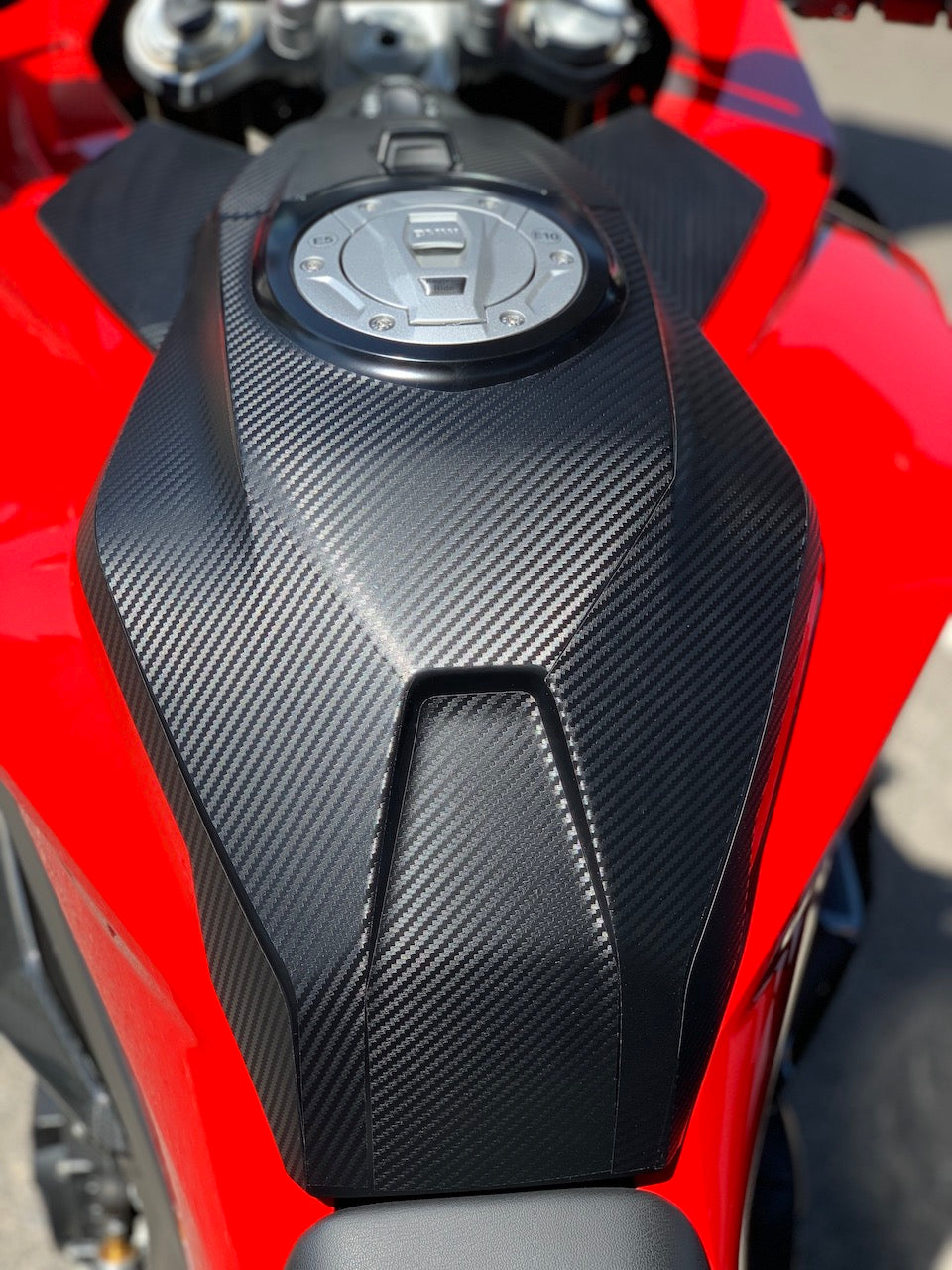 Stickers Carbone Réservoir BMW S1000XR / F900XR  (2020+) — Kit Déco Moto