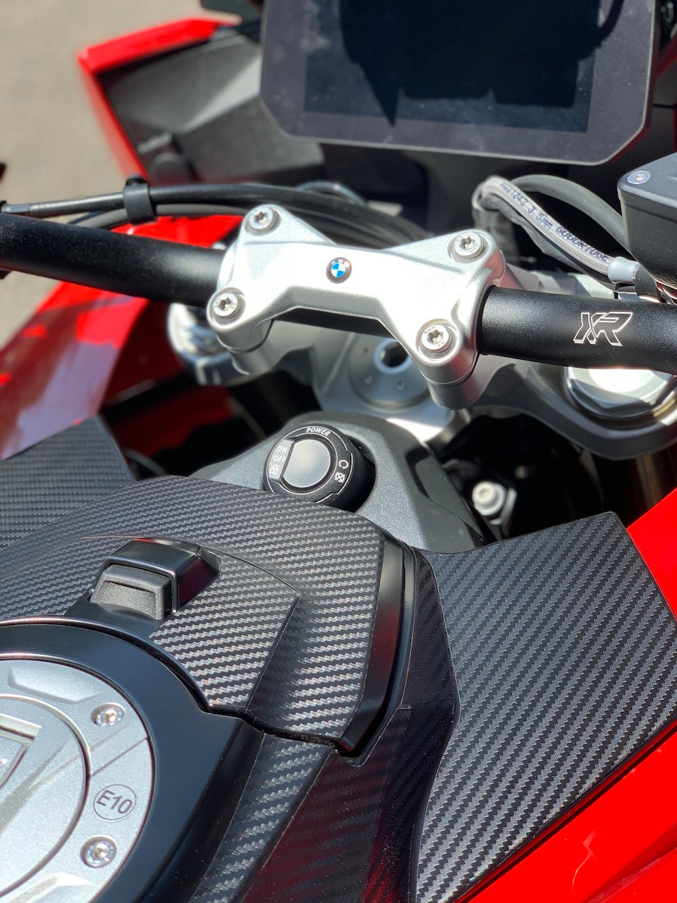 Stickers Carbone Réservoir BMW S1000XR / F900XR  (2020+) — Kit Déco Moto