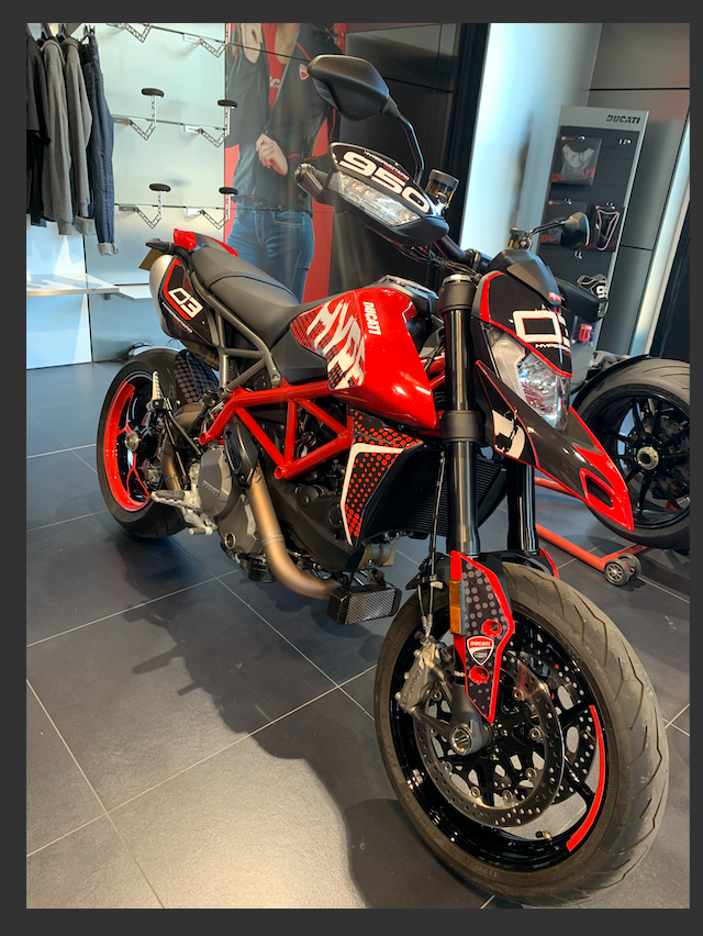 HYPERMOTARD 950