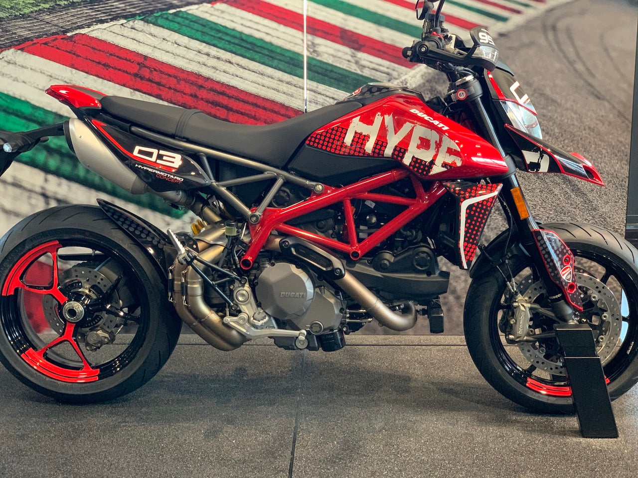 HYPERMOTARD 950