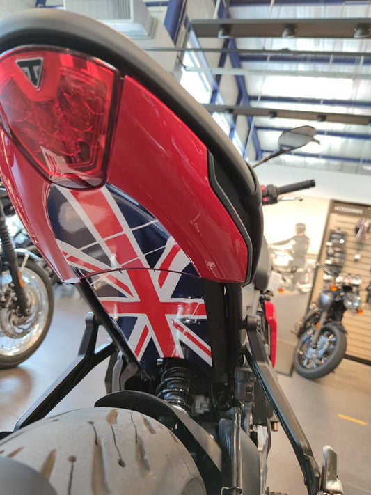 TRIUMPH-MOTO-MOTORCYCLE-personnalisation-kit-deco-stickers-burn-out-design-passage-roue-drapeau-uk-couleurs trident 660