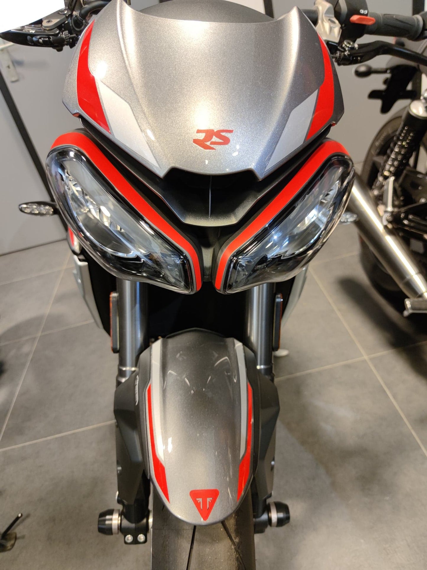 TRIUMPH STREET TRIPLE 2020 +  (accessoires)