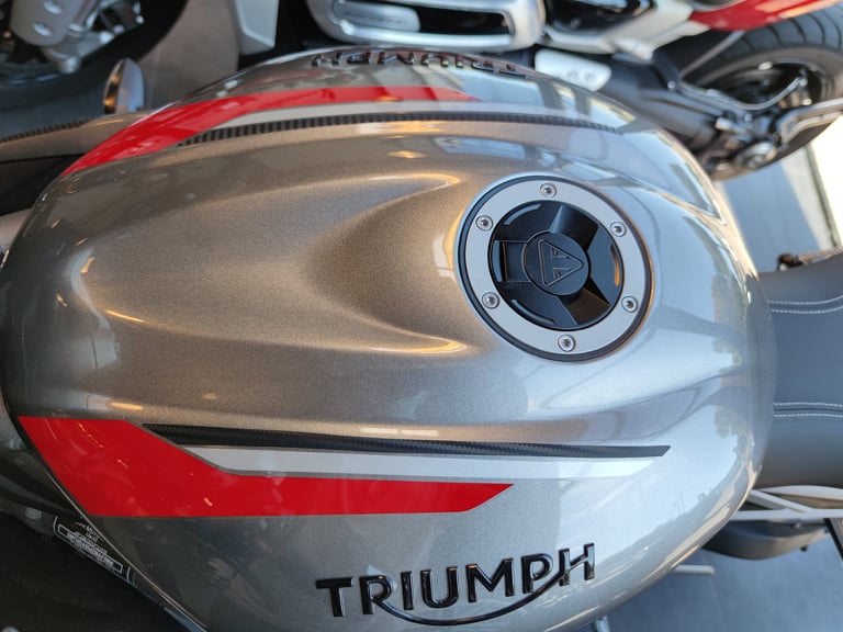TRIUMPH STREET TRIPLE RS 2020 - 2021 (couleur n°3)