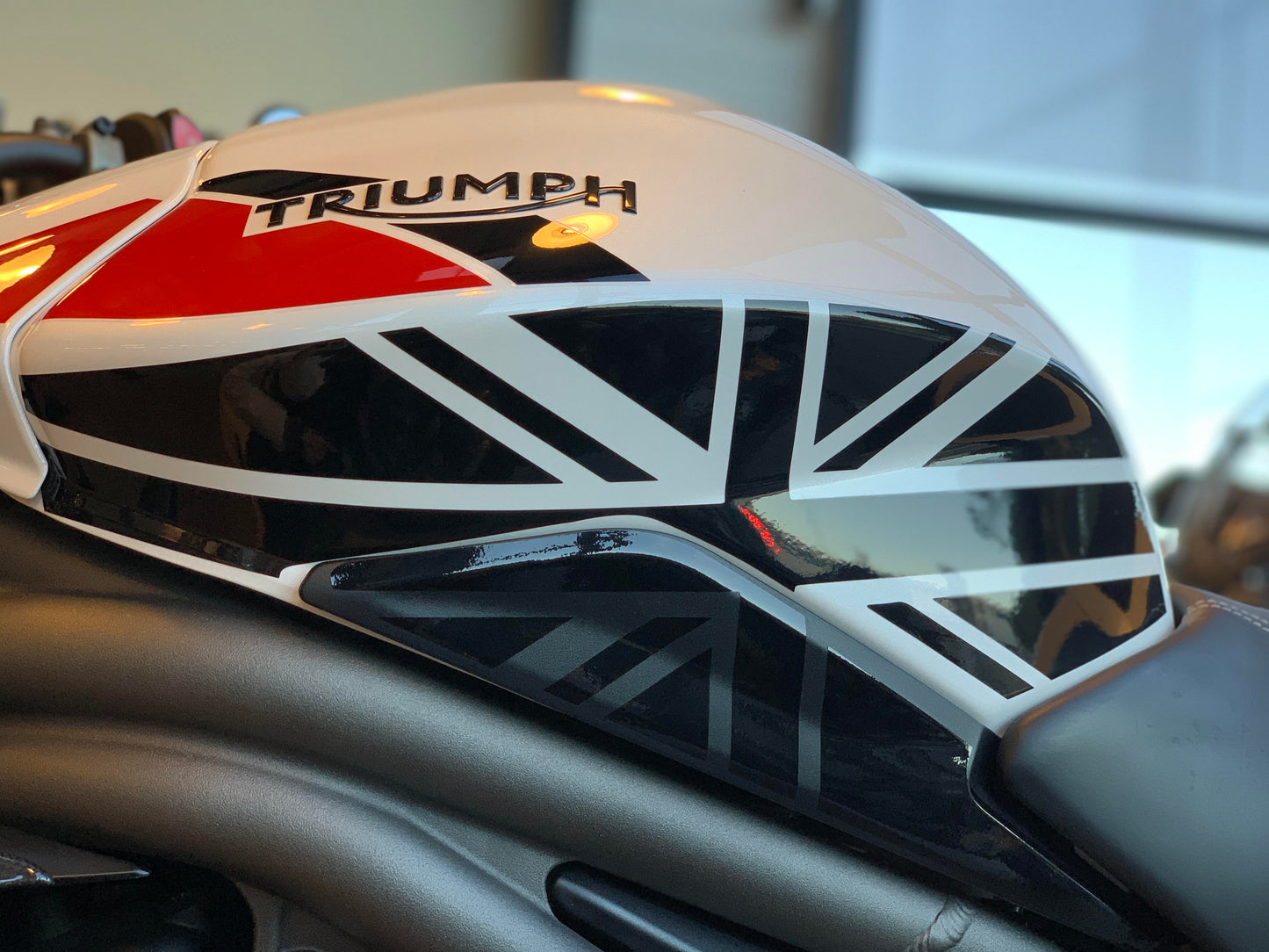 TRIUMPH : Réservoirs UK
