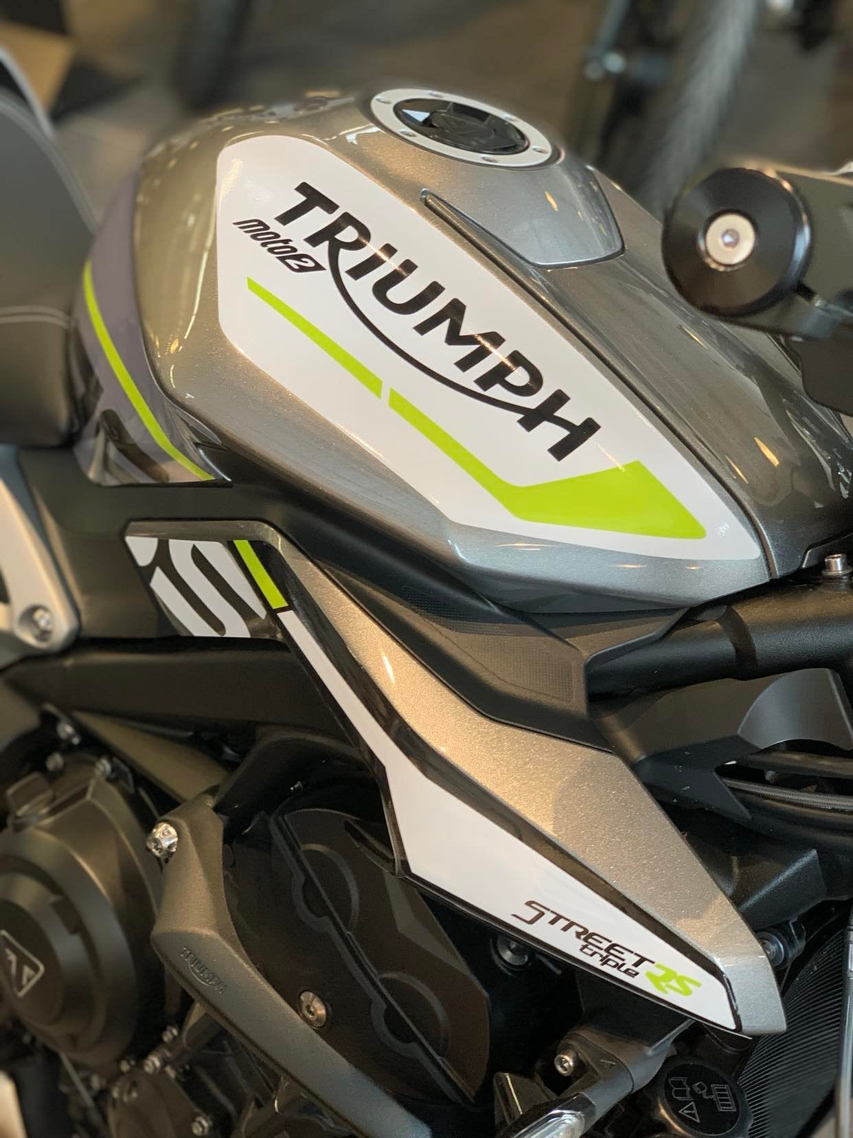 TRIUMPH STREET TRIPLE RS (et R)  2023+   MOTO 2 ou FROST
