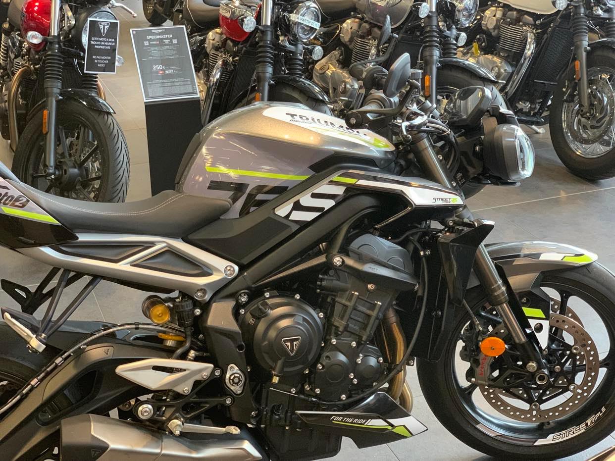 TRIUMPH STREET TRIPLE RS (et R)  2023+   MOTO 2 ou FROST