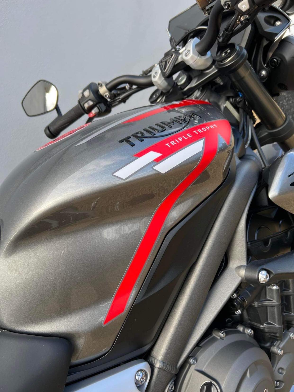 TRIUMPH STREET TRIPLE (2020 - 2022) MOTO 2