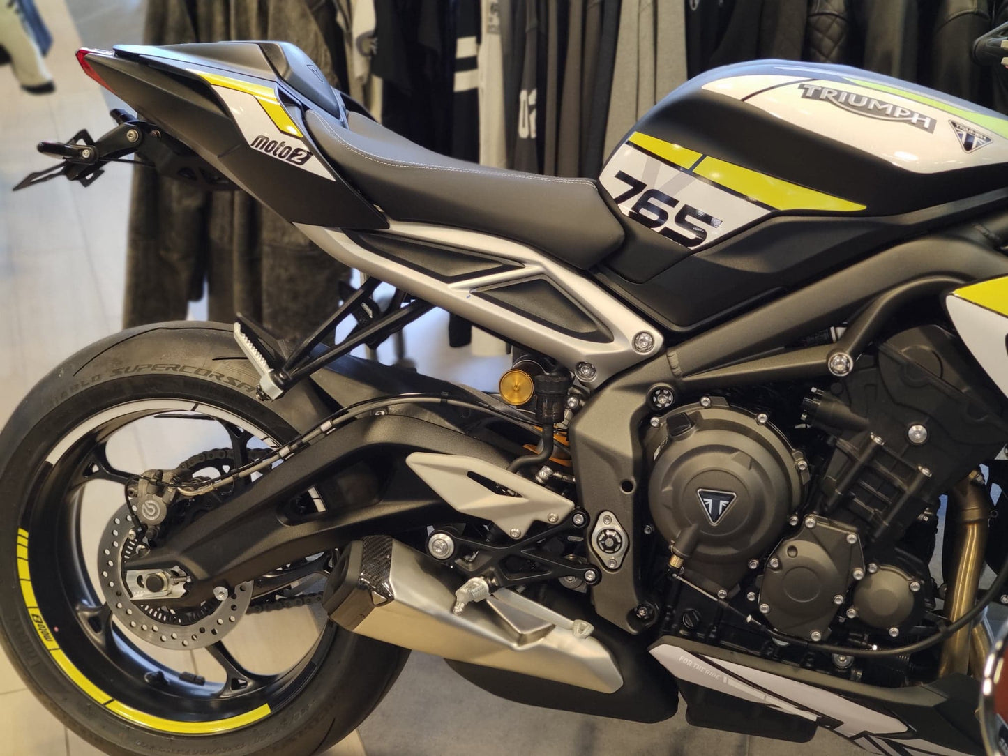 TRIUMPH STREET TRIPLE (2020 - 2022) MOTO 2