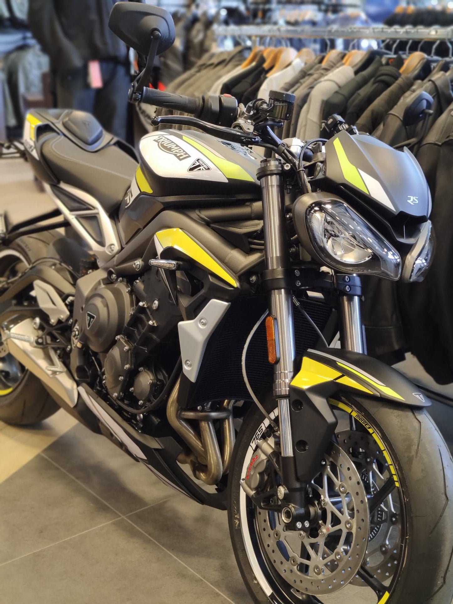 TRIUMPH STREET TRIPLE (2020 - 2022) MOTO 2