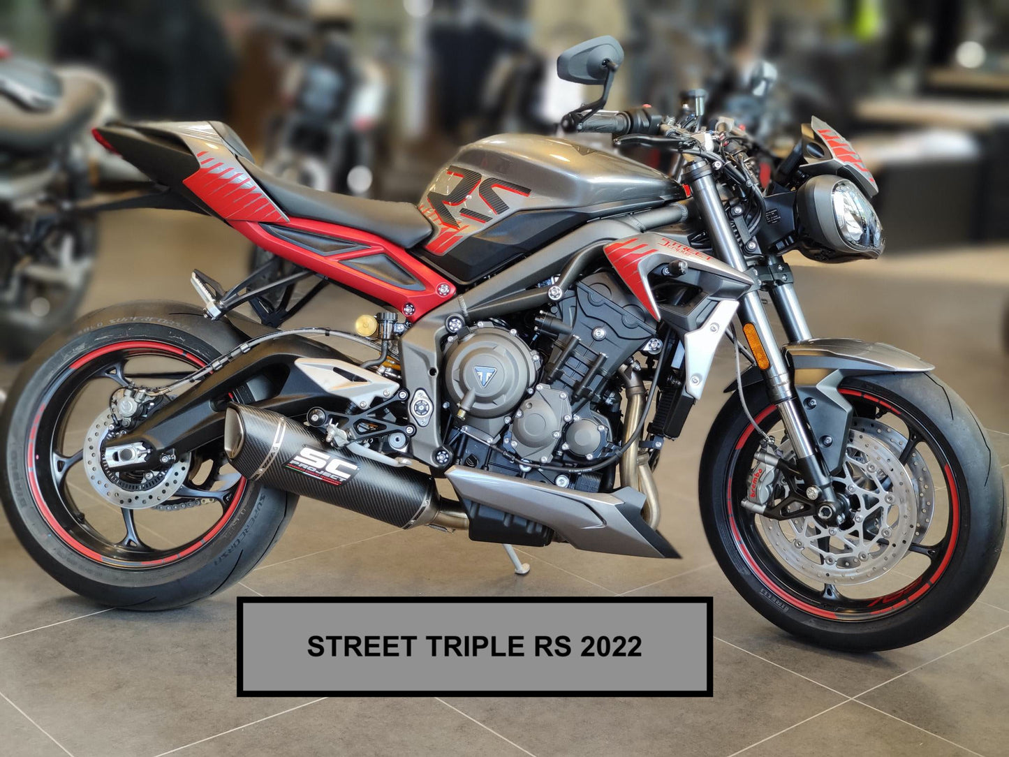 TRIUMPH STREET TRIPLE R - 2022 (avec les hachures)