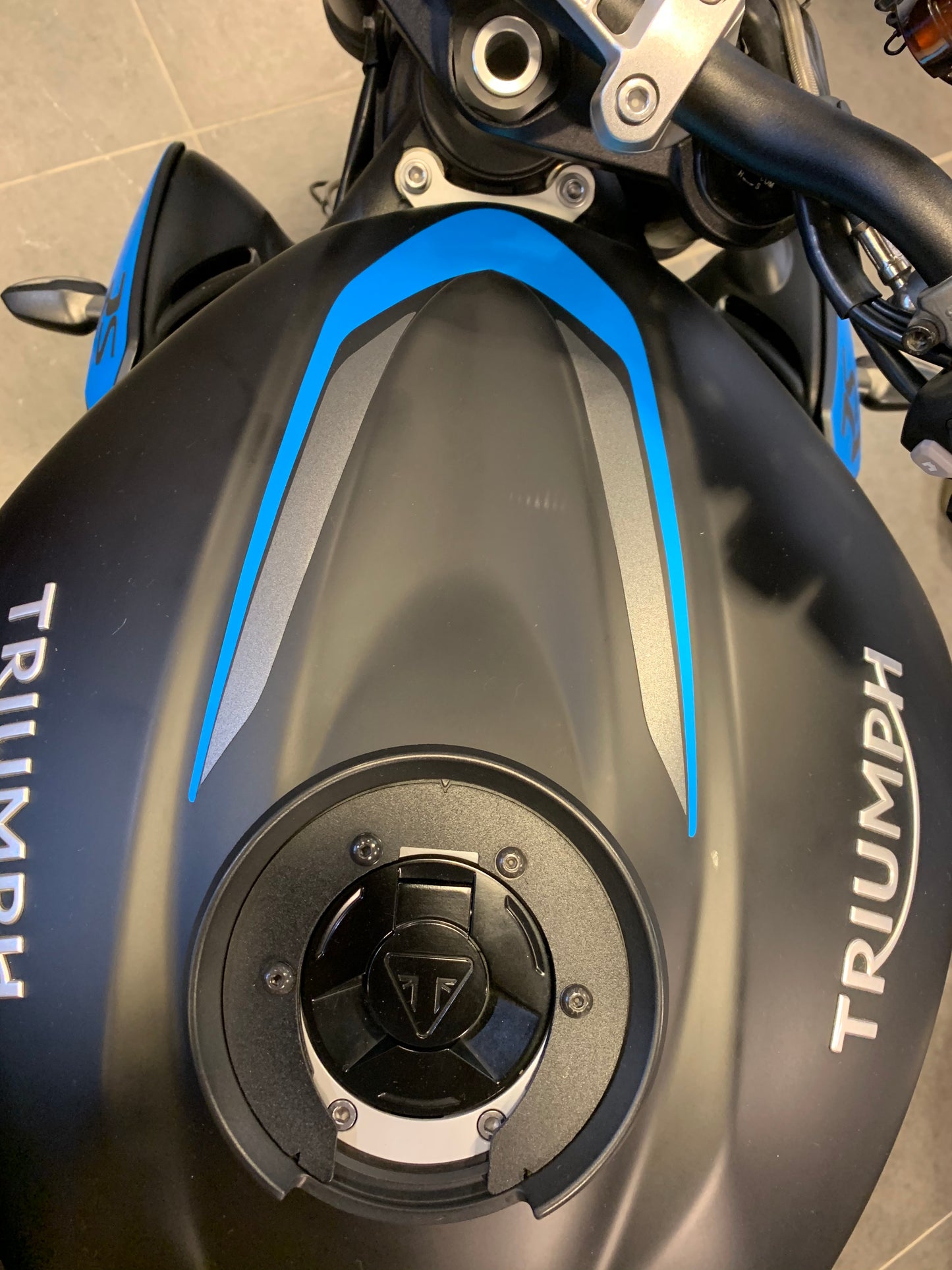 TRIUMPH STREET TRIPLE RS 2017/2019 (DEUX couleurs)