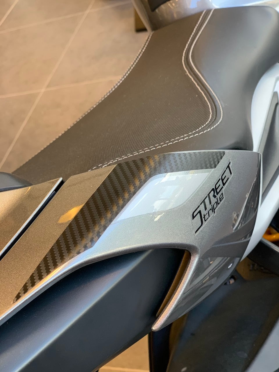 TRIUMPH STREET TRIPLE RS 2017/2019 (couleur n°2)